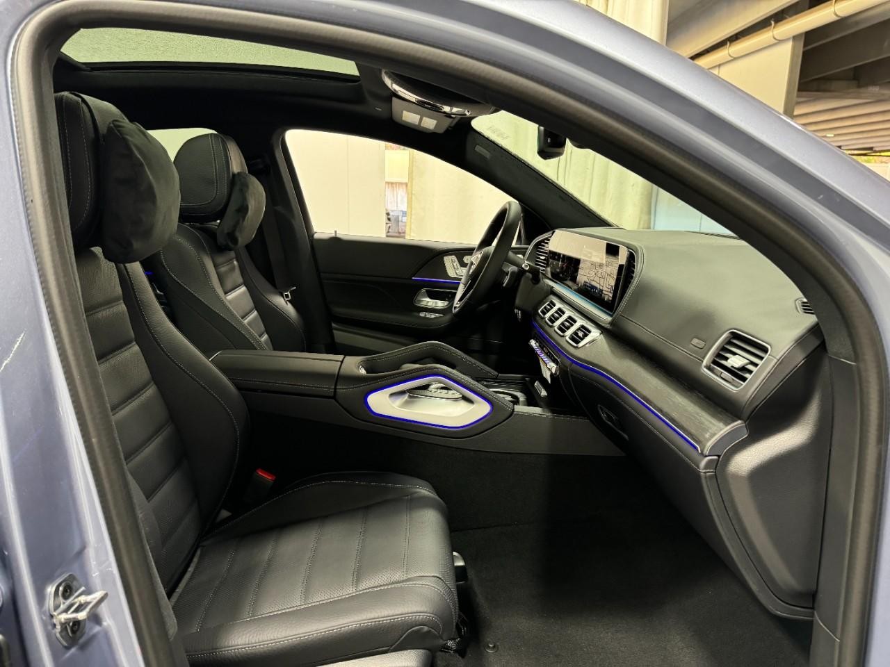 Mercedes-Benz GLE Vehicle Full-screen Gallery Image 18