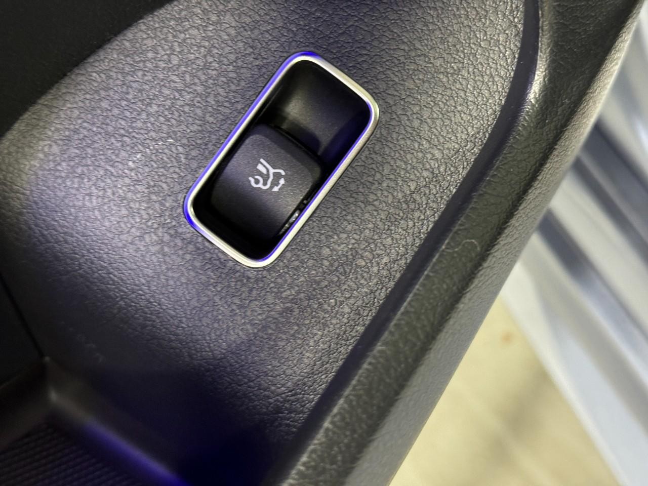 Mercedes-Benz GLE Vehicle Full-screen Gallery Image 27