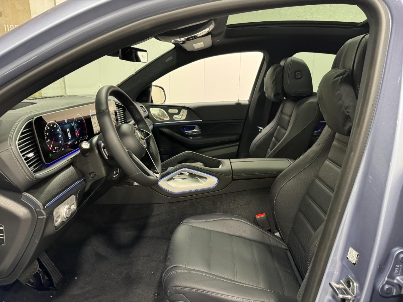 Mercedes-Benz GLE Vehicle Full-screen Gallery Image 28