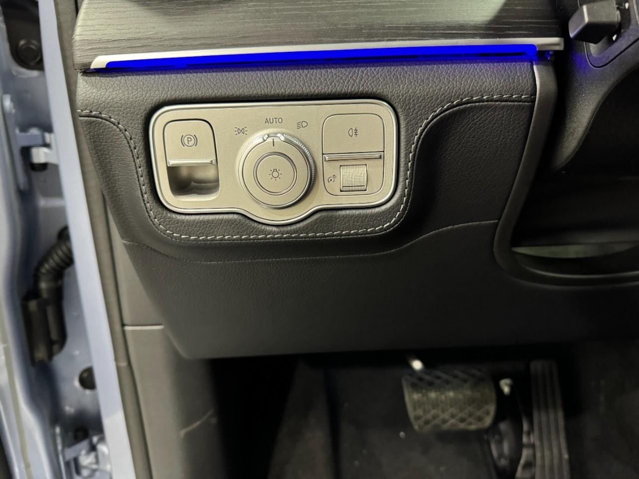 Mercedes-Benz GLE Vehicle Full-screen Gallery Image 31