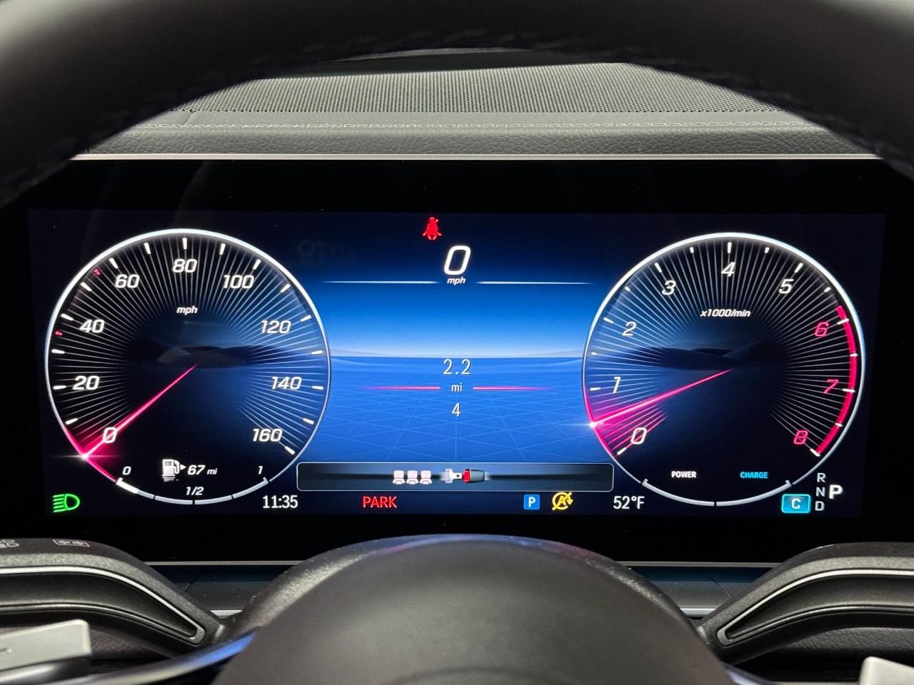 Mercedes-Benz GLE Vehicle Full-screen Gallery Image 34