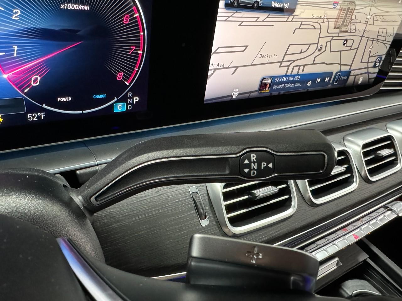 Mercedes-Benz GLE Vehicle Full-screen Gallery Image 35