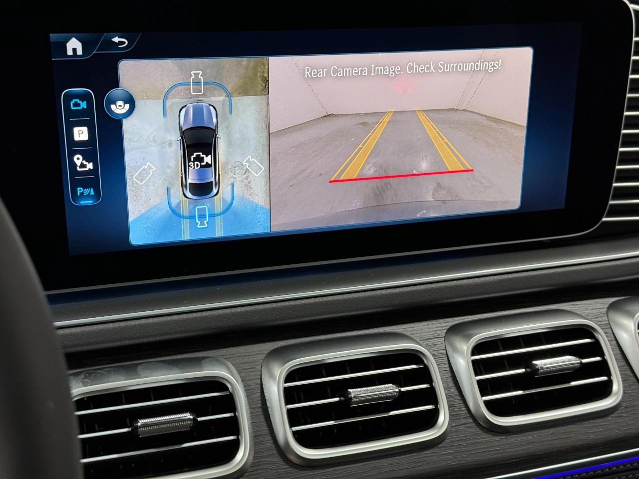 Mercedes-Benz GLE Vehicle Full-screen Gallery Image 36