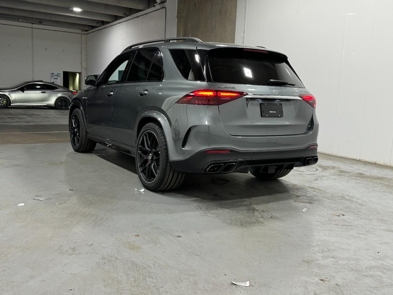 Mercedes-Benz GLE Vehicle Full-screen Gallery Image 3