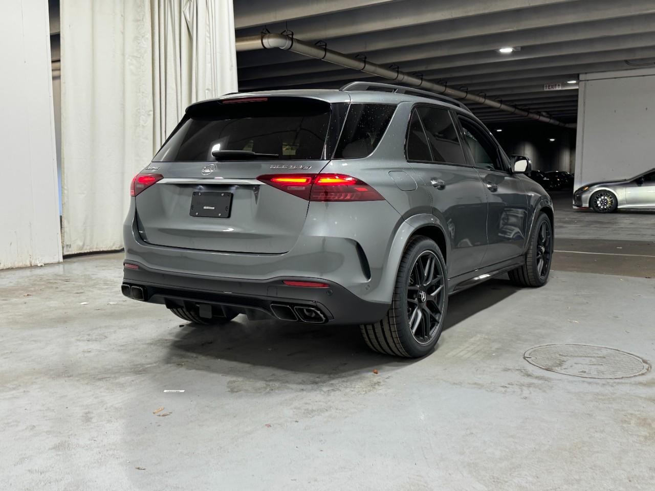 Mercedes-Benz GLE Vehicle Full-screen Gallery Image 4