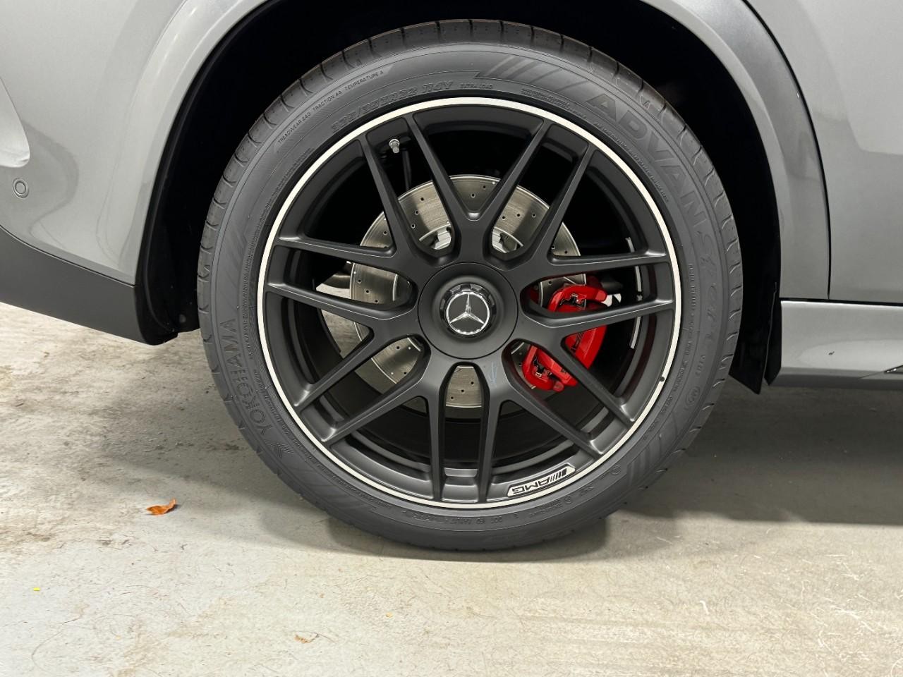 Mercedes-Benz GLE Vehicle Full-screen Gallery Image 5