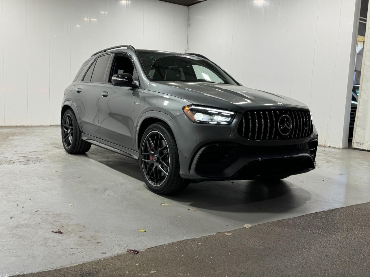 Mercedes-Benz GLE Vehicle Full-screen Gallery Image 6