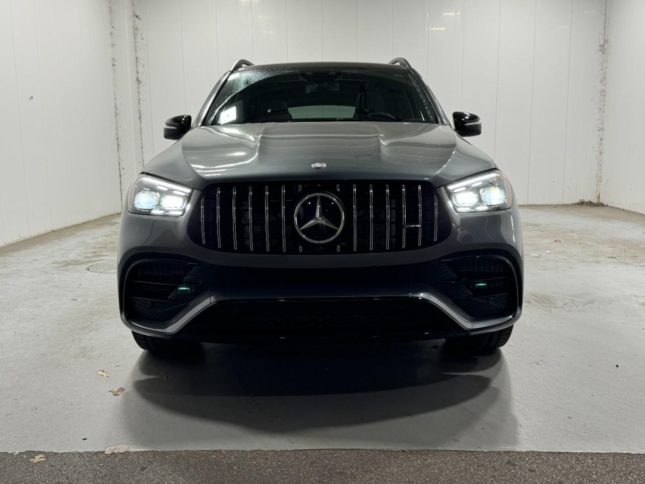 Mercedes-Benz GLE Vehicle Full-screen Gallery Image 7