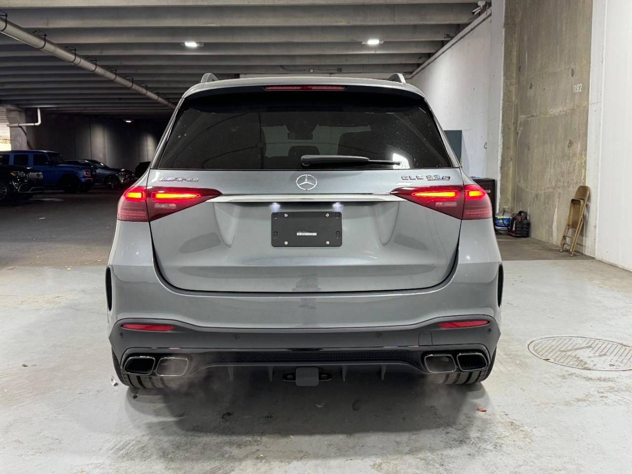 Mercedes-Benz GLE Vehicle Full-screen Gallery Image 9