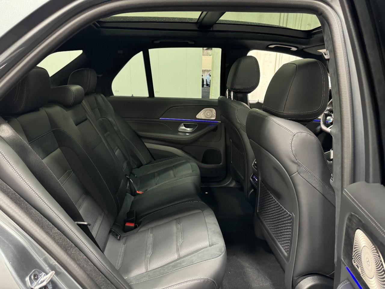 Mercedes-Benz GLE Vehicle Full-screen Gallery Image 10