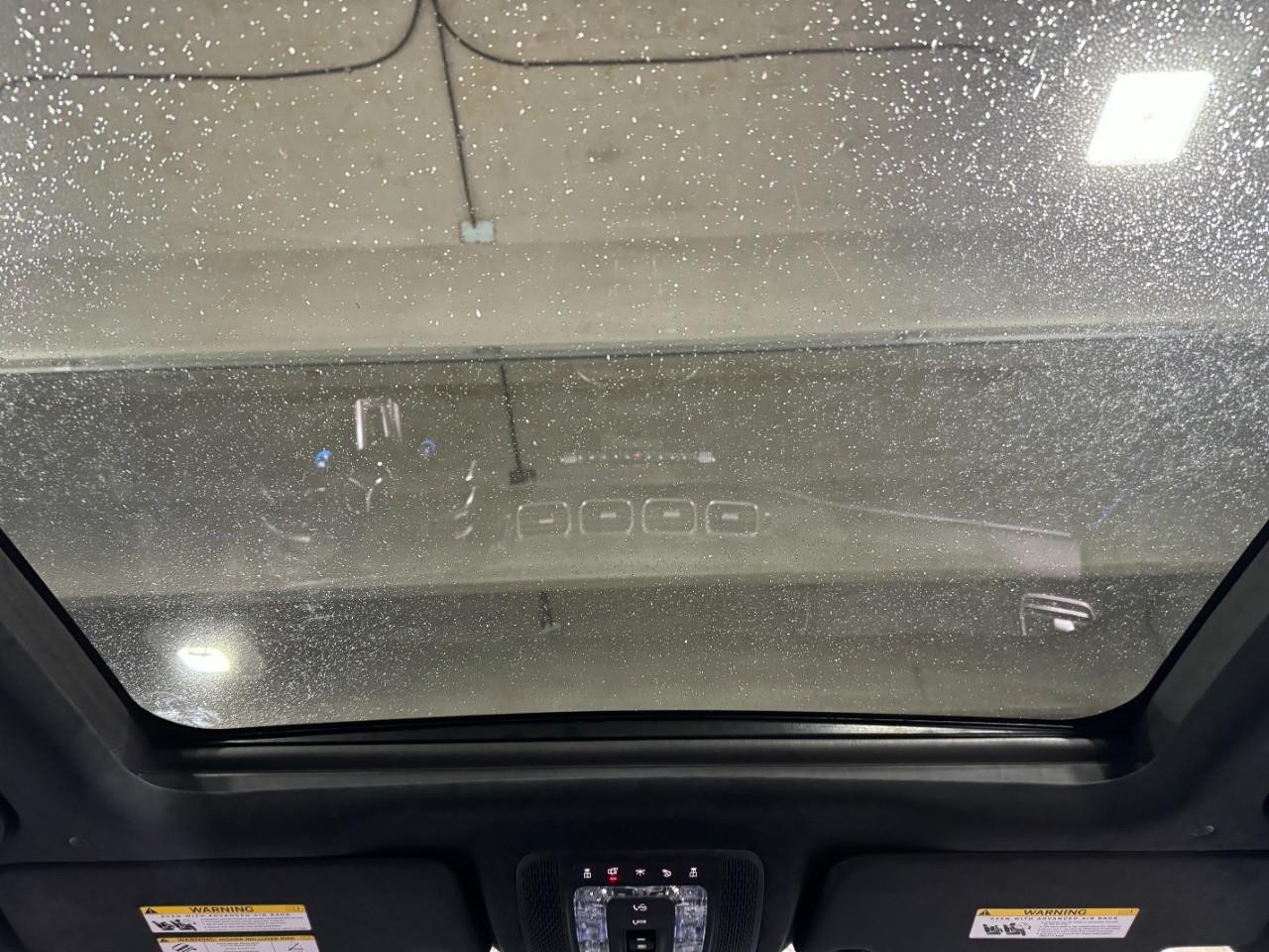 Mercedes-Benz GLE Vehicle Full-screen Gallery Image 12