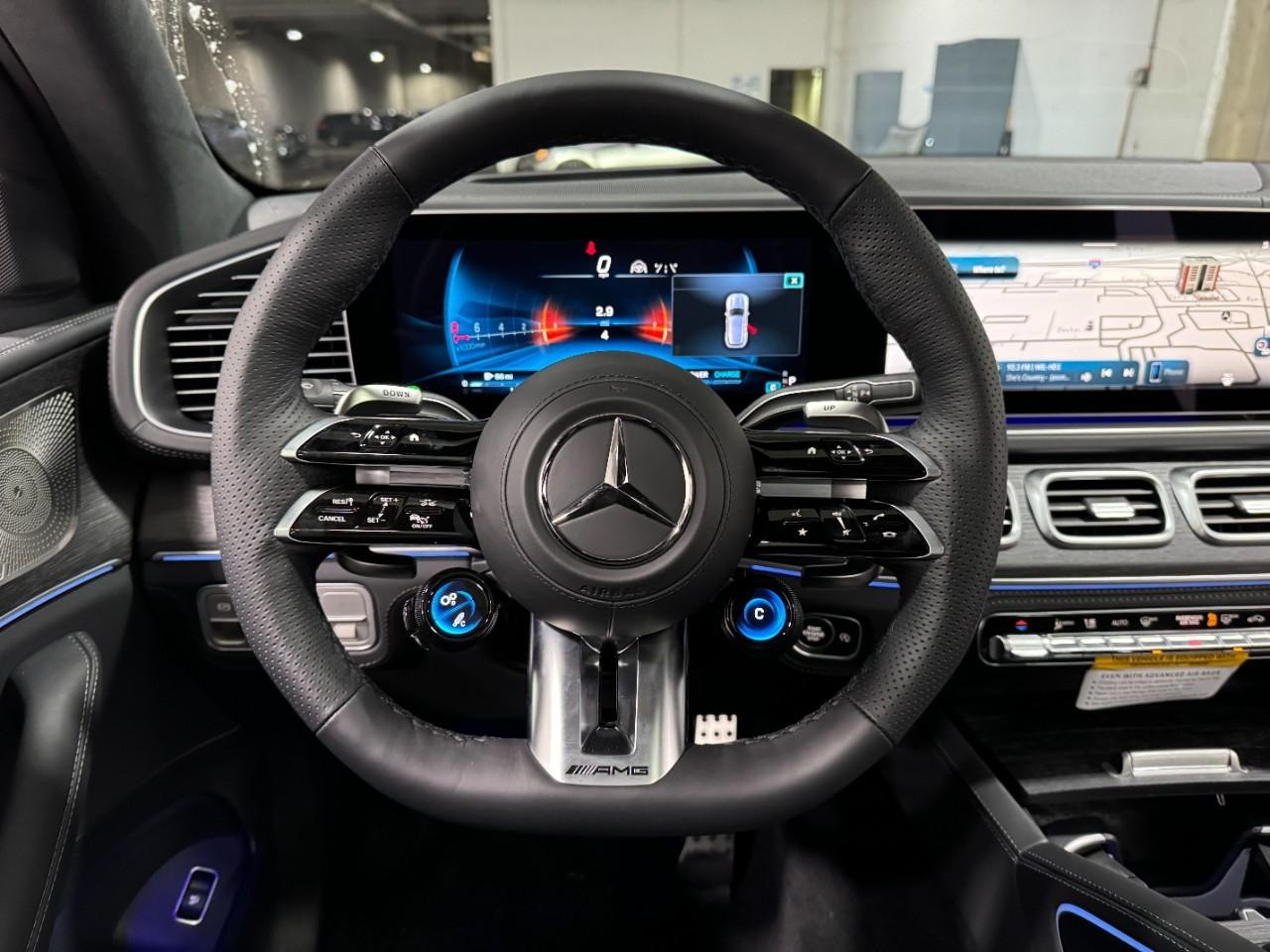 Mercedes-Benz GLE Vehicle Full-screen Gallery Image 14