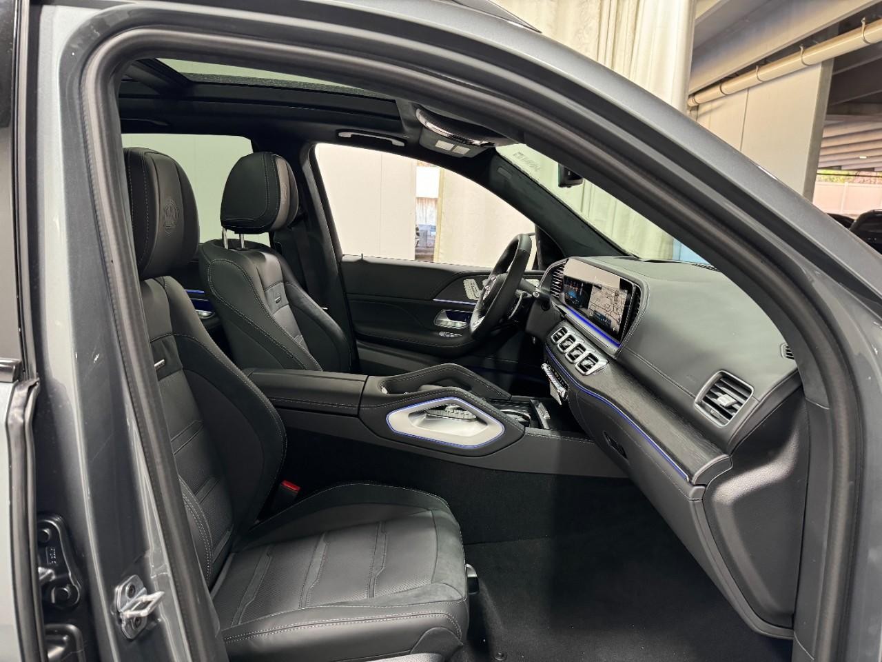 Mercedes-Benz GLE Vehicle Full-screen Gallery Image 19