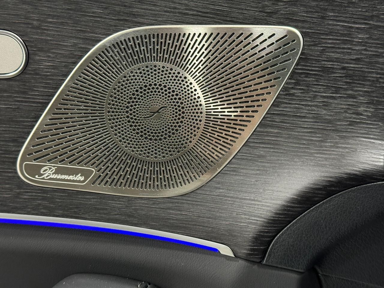 Mercedes-Benz GLE Vehicle Full-screen Gallery Image 24