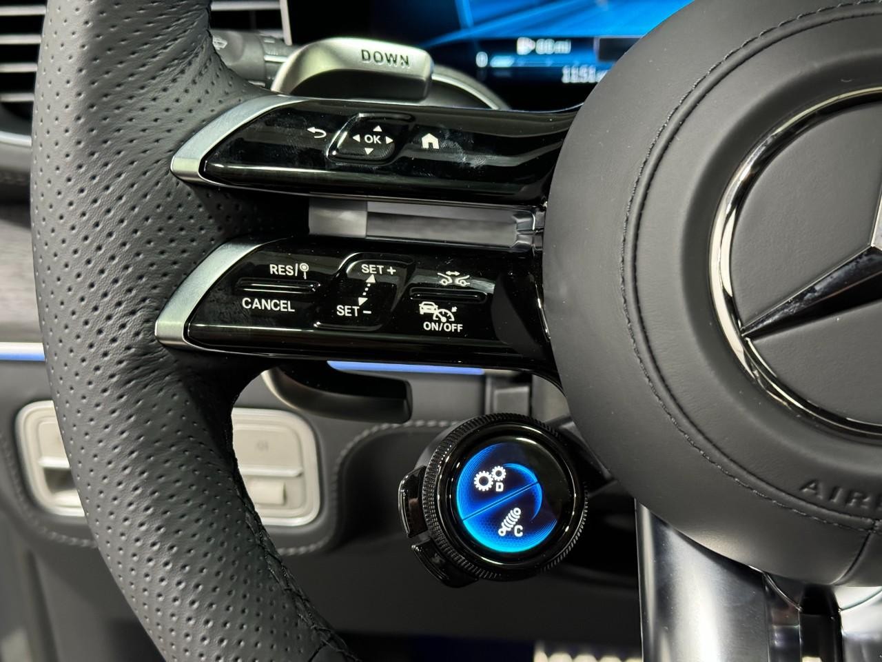 Mercedes-Benz GLE Vehicle Full-screen Gallery Image 32