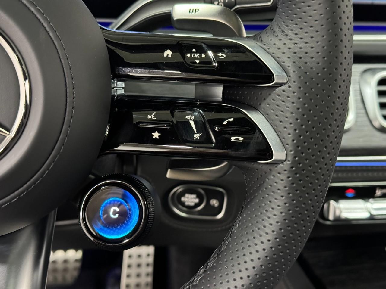 Mercedes-Benz GLE Vehicle Full-screen Gallery Image 33