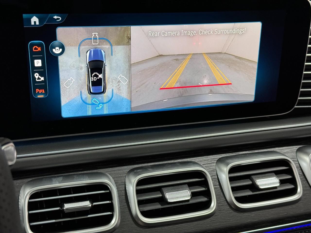 Mercedes-Benz GLE Vehicle Full-screen Gallery Image 36