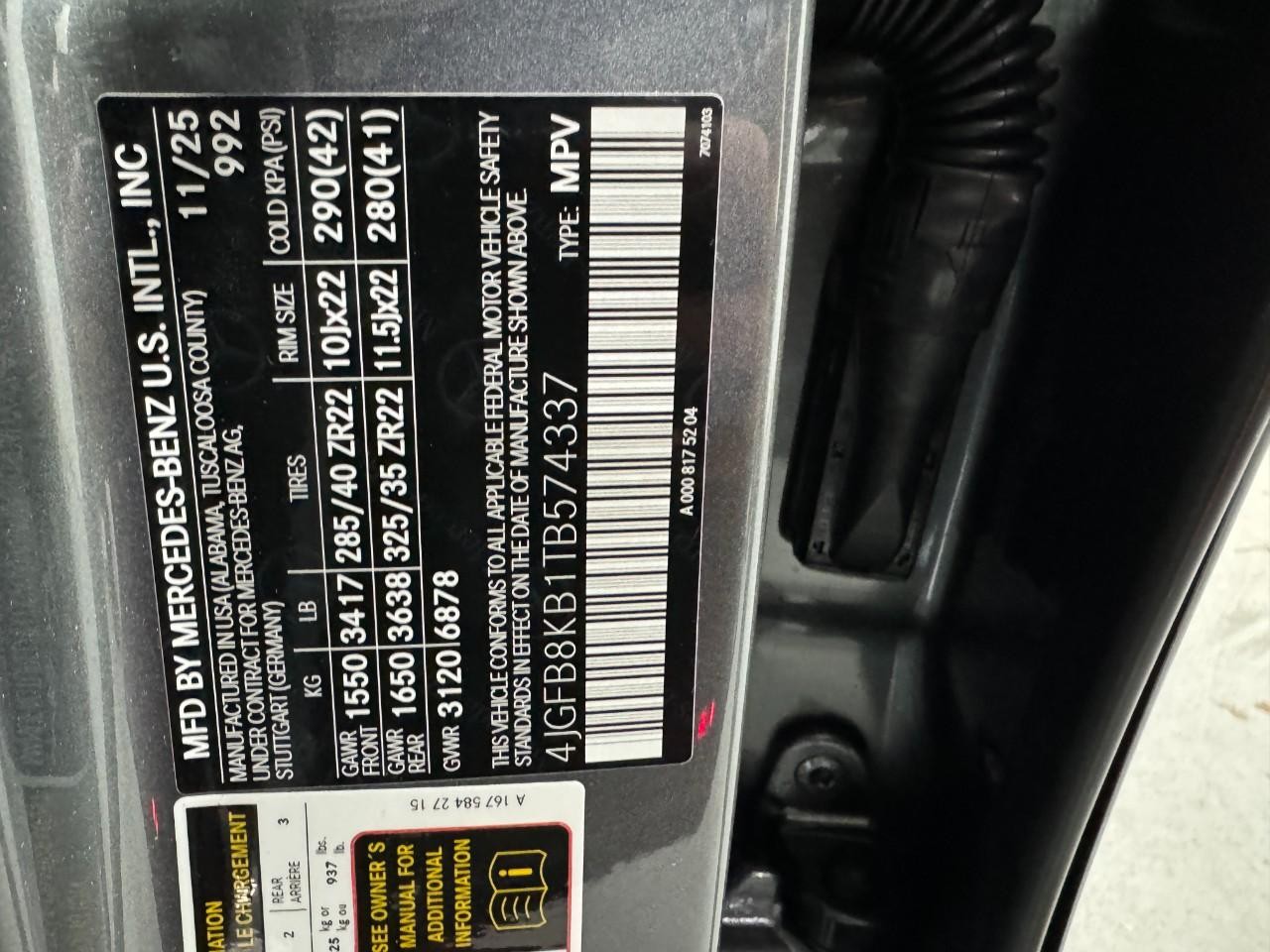 Mercedes-Benz GLE Vehicle Full-screen Gallery Image 37