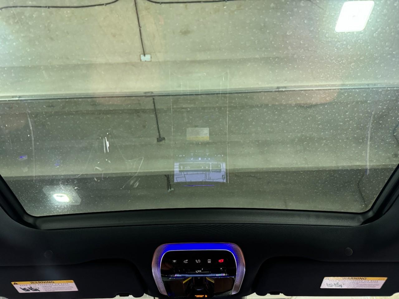 Mercedes-Benz S-Class Vehicle Full-screen Gallery Image 11