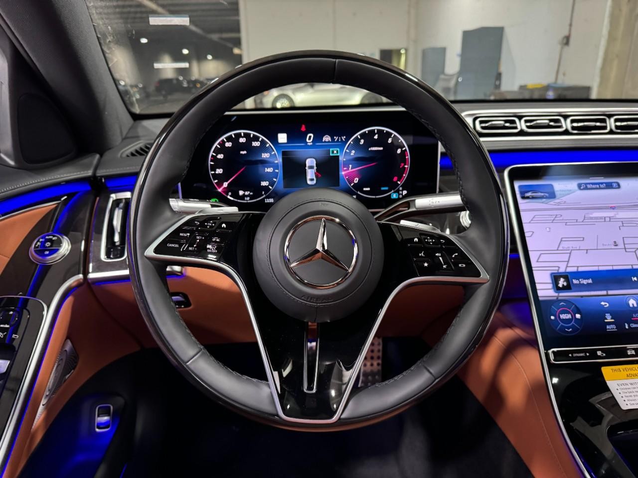 Mercedes-Benz S-Class Vehicle Full-screen Gallery Image 13