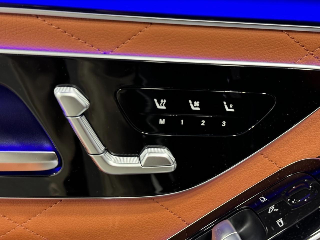 Mercedes-Benz S-Class Vehicle Full-screen Gallery Image 21