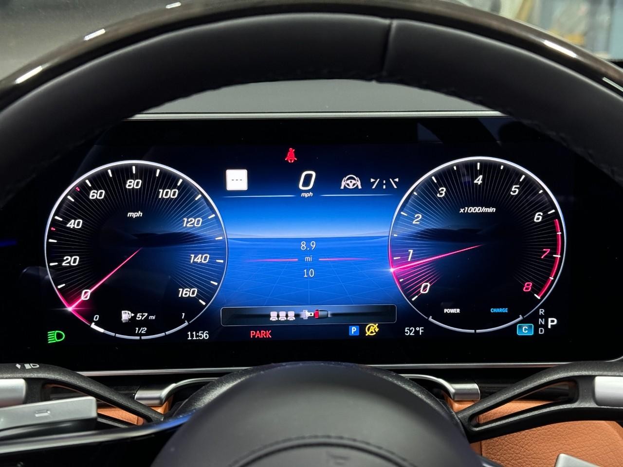 Mercedes-Benz S-Class Vehicle Full-screen Gallery Image 31