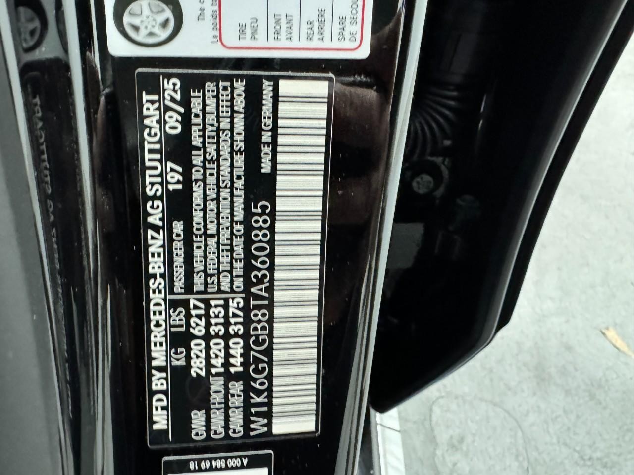 Mercedes-Benz S-Class Vehicle Full-screen Gallery Image 34