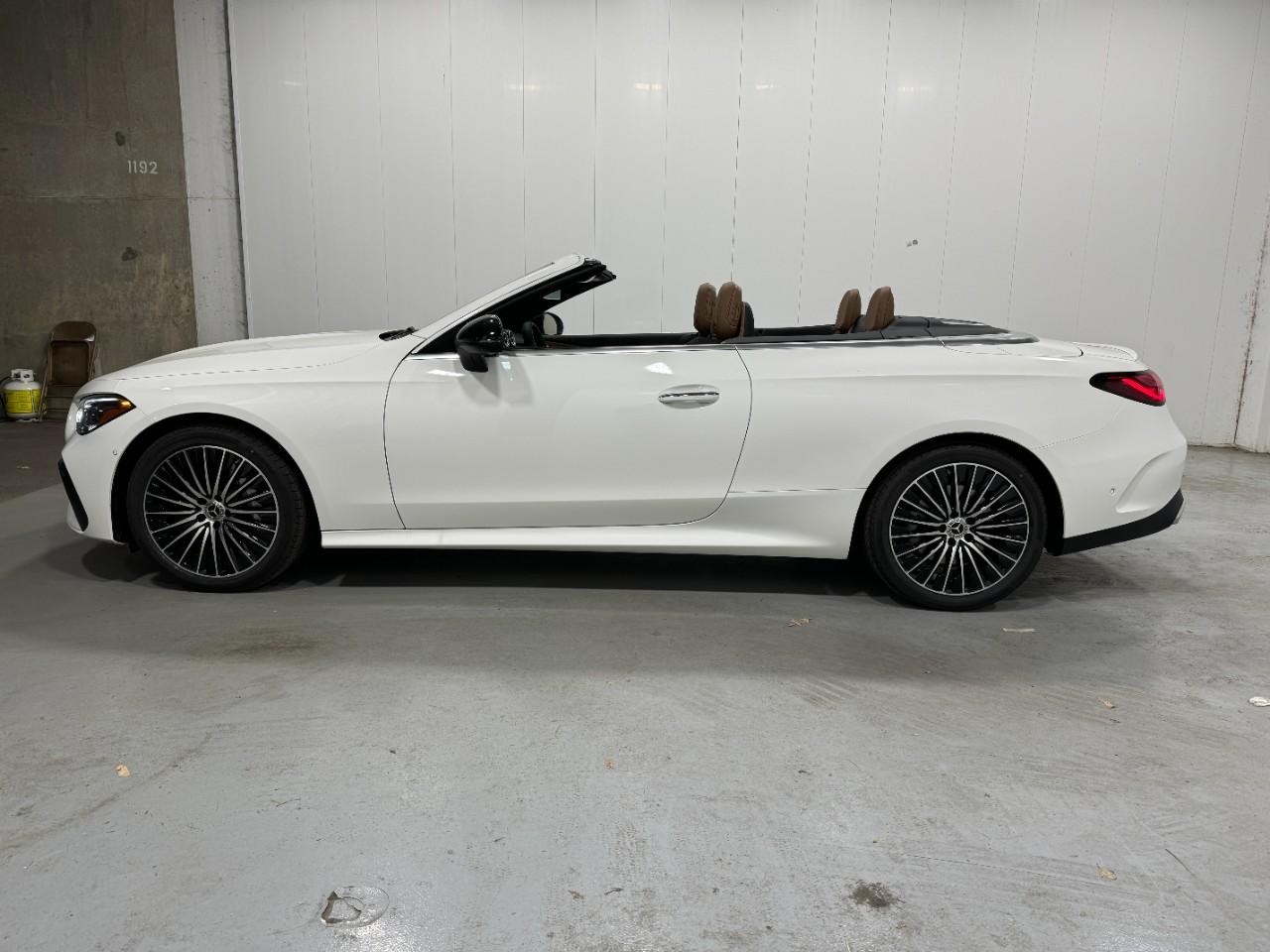 Mercedes-Benz CLE Vehicle Full-screen Gallery Image 2