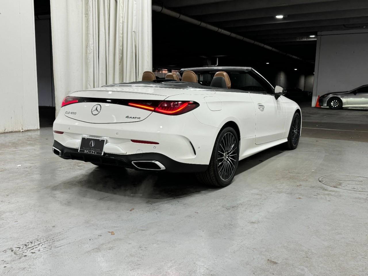 Mercedes-Benz CLE Vehicle Full-screen Gallery Image 4