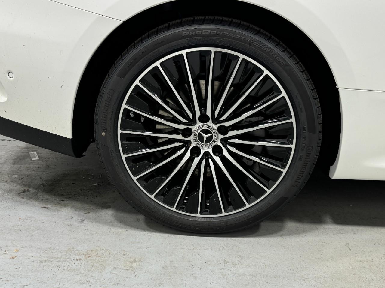 Mercedes-Benz CLE Vehicle Full-screen Gallery Image 5