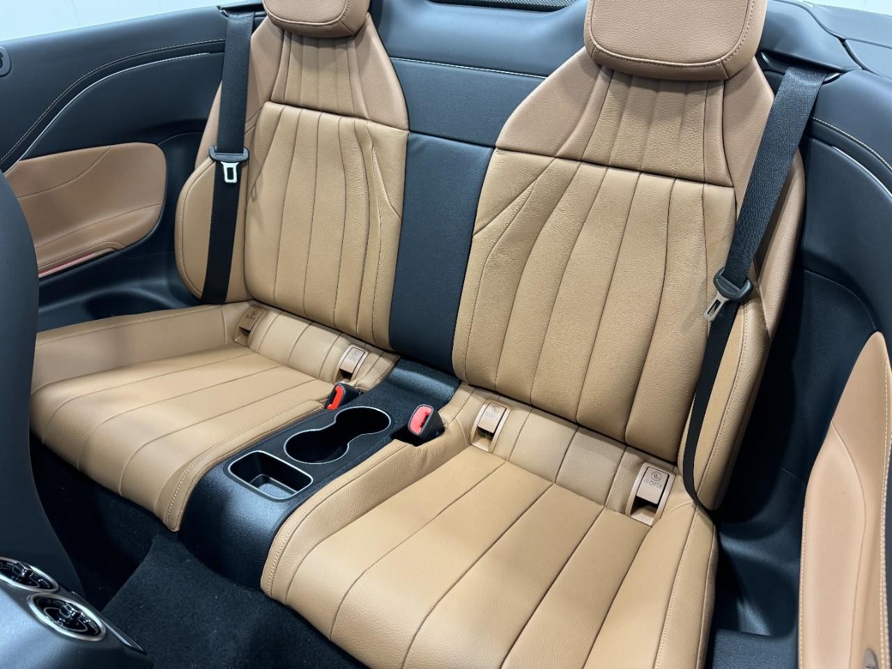 Mercedes-Benz CLE Vehicle Full-screen Gallery Image 8