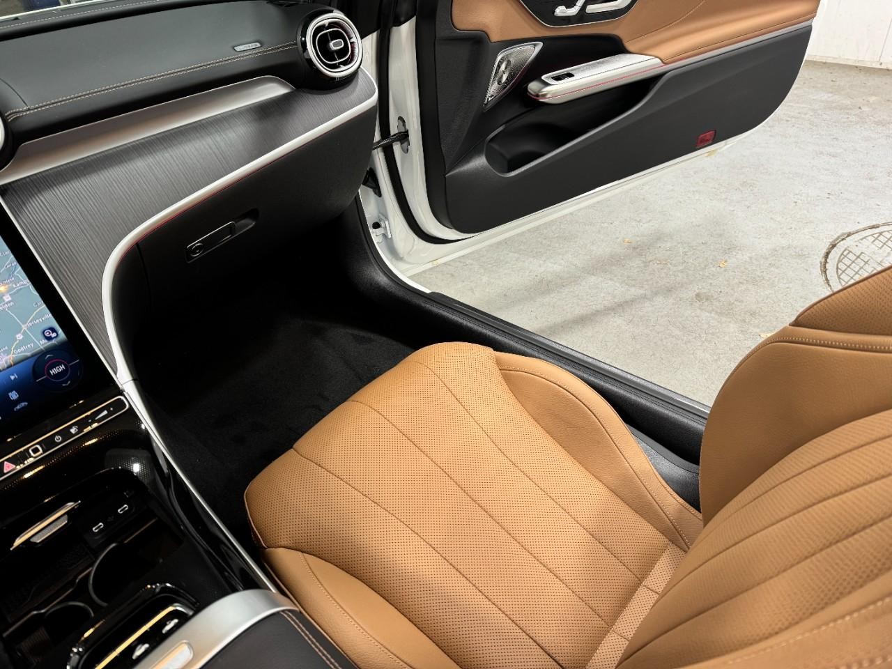 Mercedes-Benz CLE Vehicle Full-screen Gallery Image 14