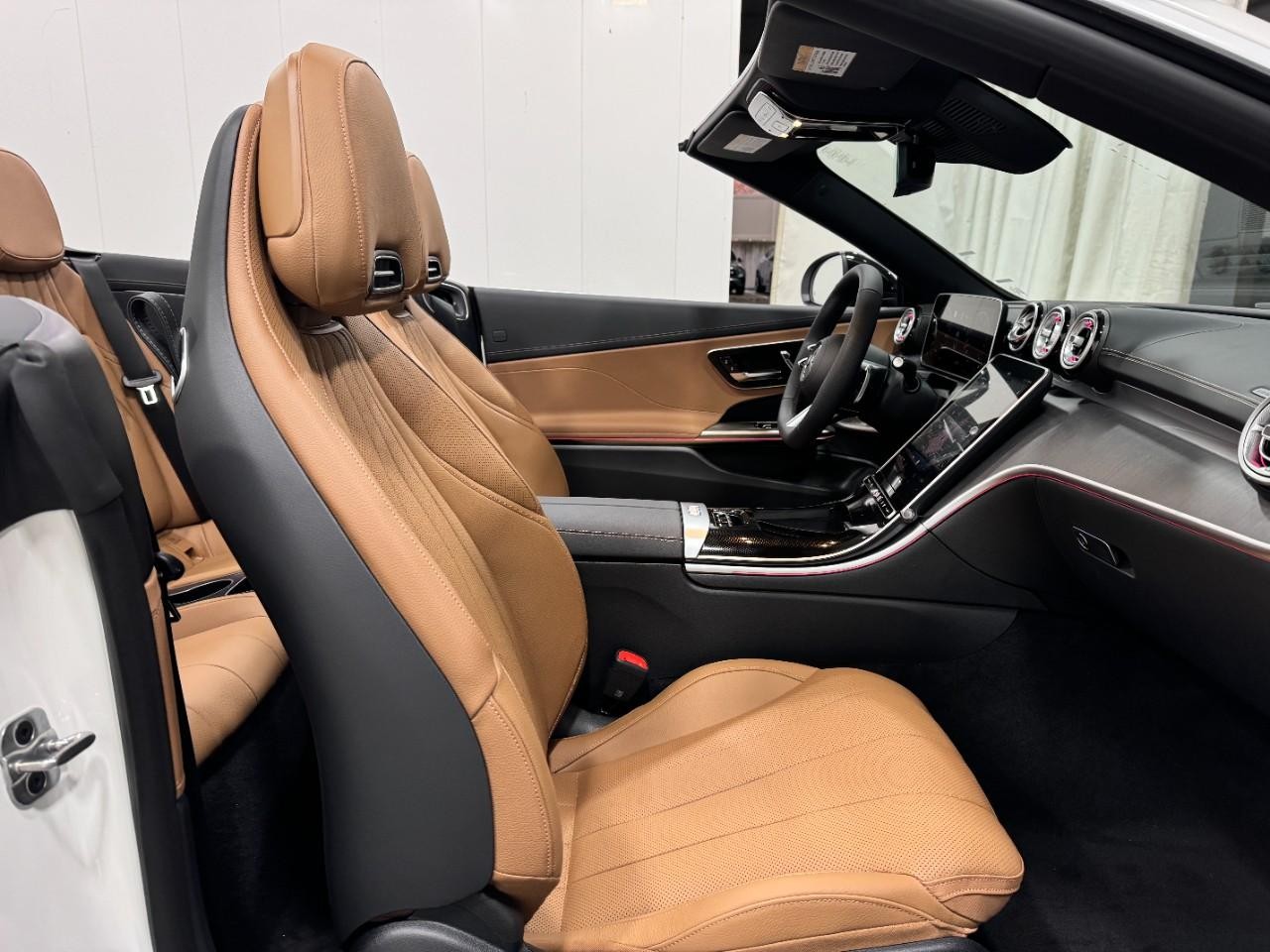 Mercedes-Benz CLE Vehicle Full-screen Gallery Image 15