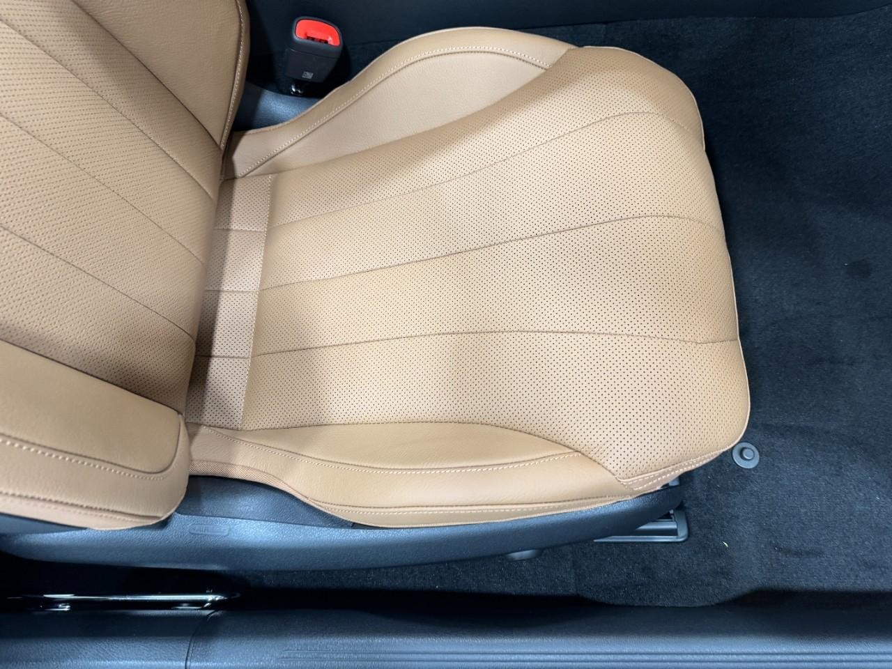 Mercedes-Benz CLE Vehicle Full-screen Gallery Image 16