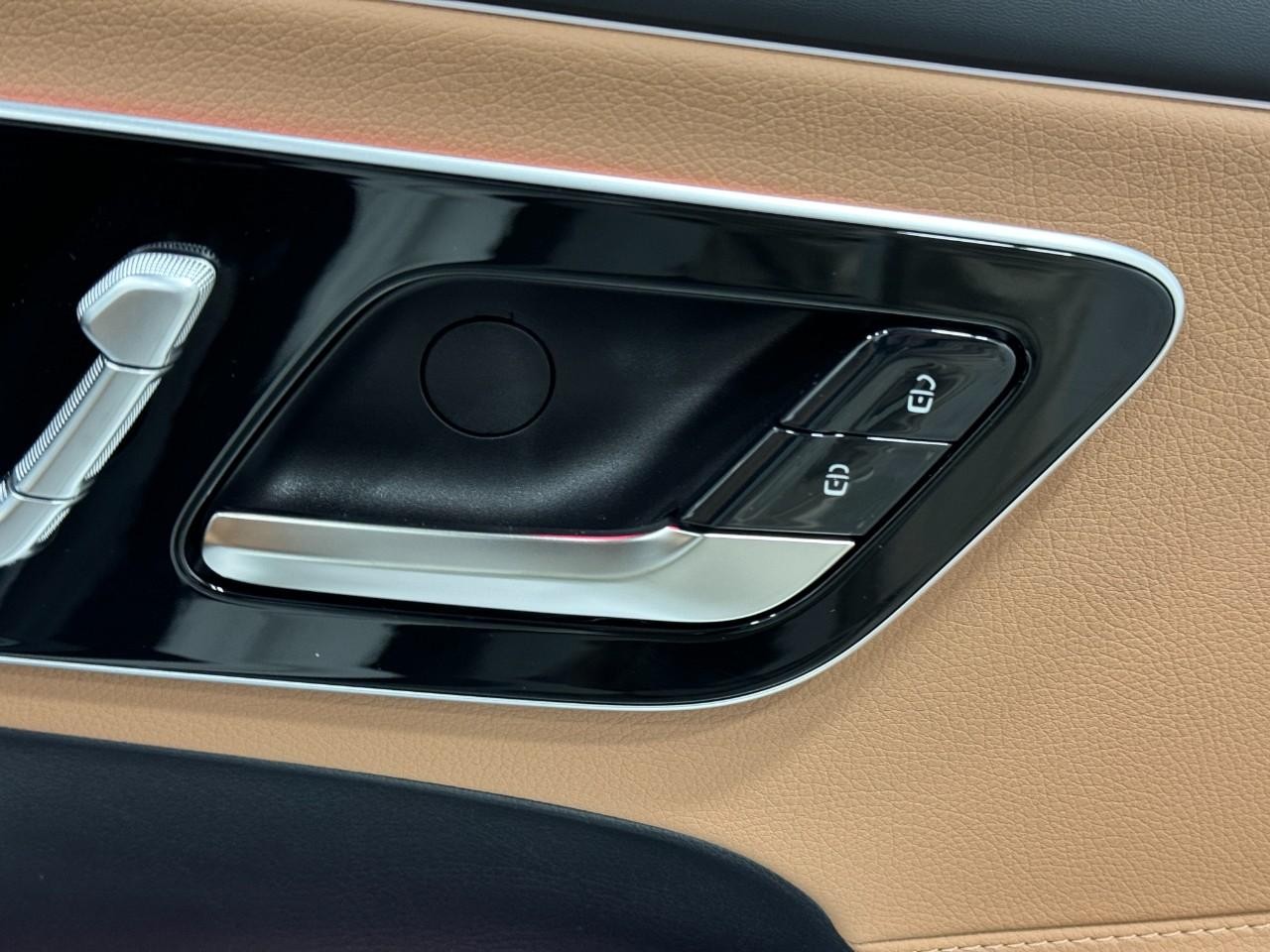 Mercedes-Benz CLE Vehicle Full-screen Gallery Image 19