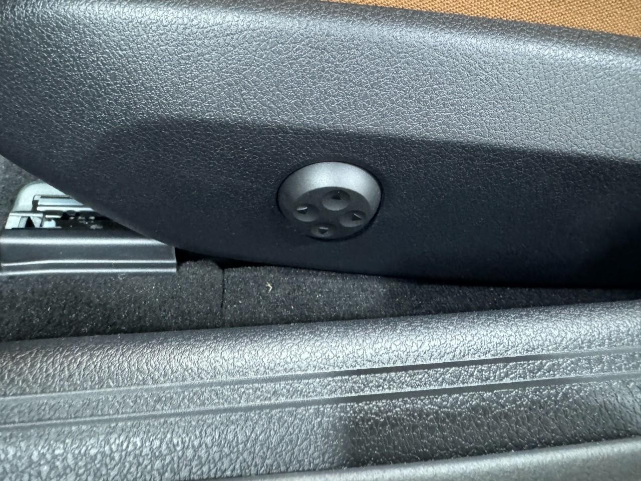 Mercedes-Benz CLE Vehicle Full-screen Gallery Image 28