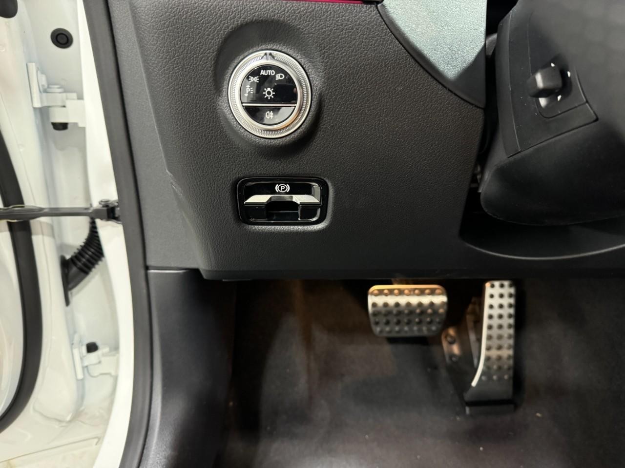 Mercedes-Benz CLE Vehicle Full-screen Gallery Image 29