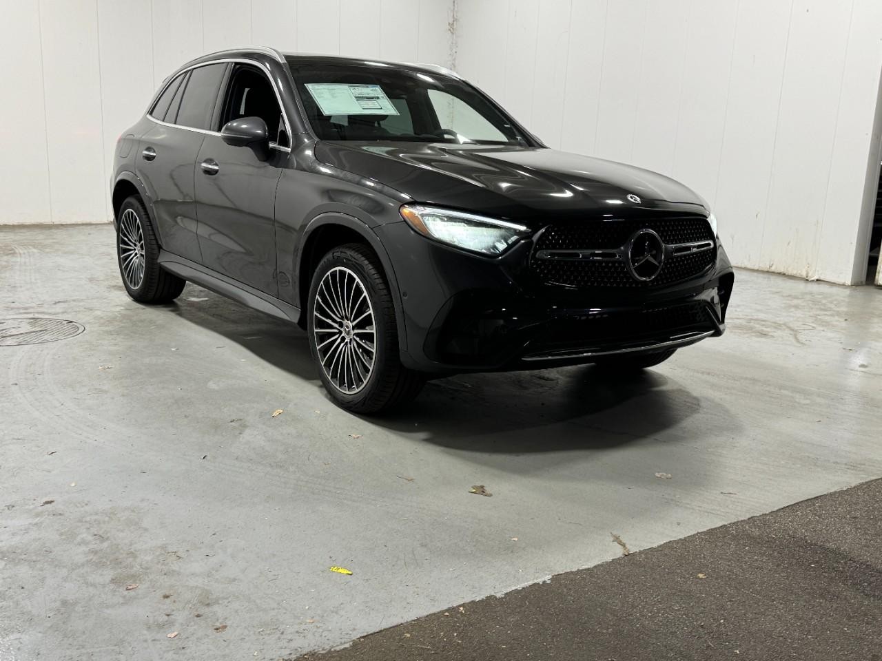 Mercedes-Benz GLC Vehicle Full-screen Gallery Image 6