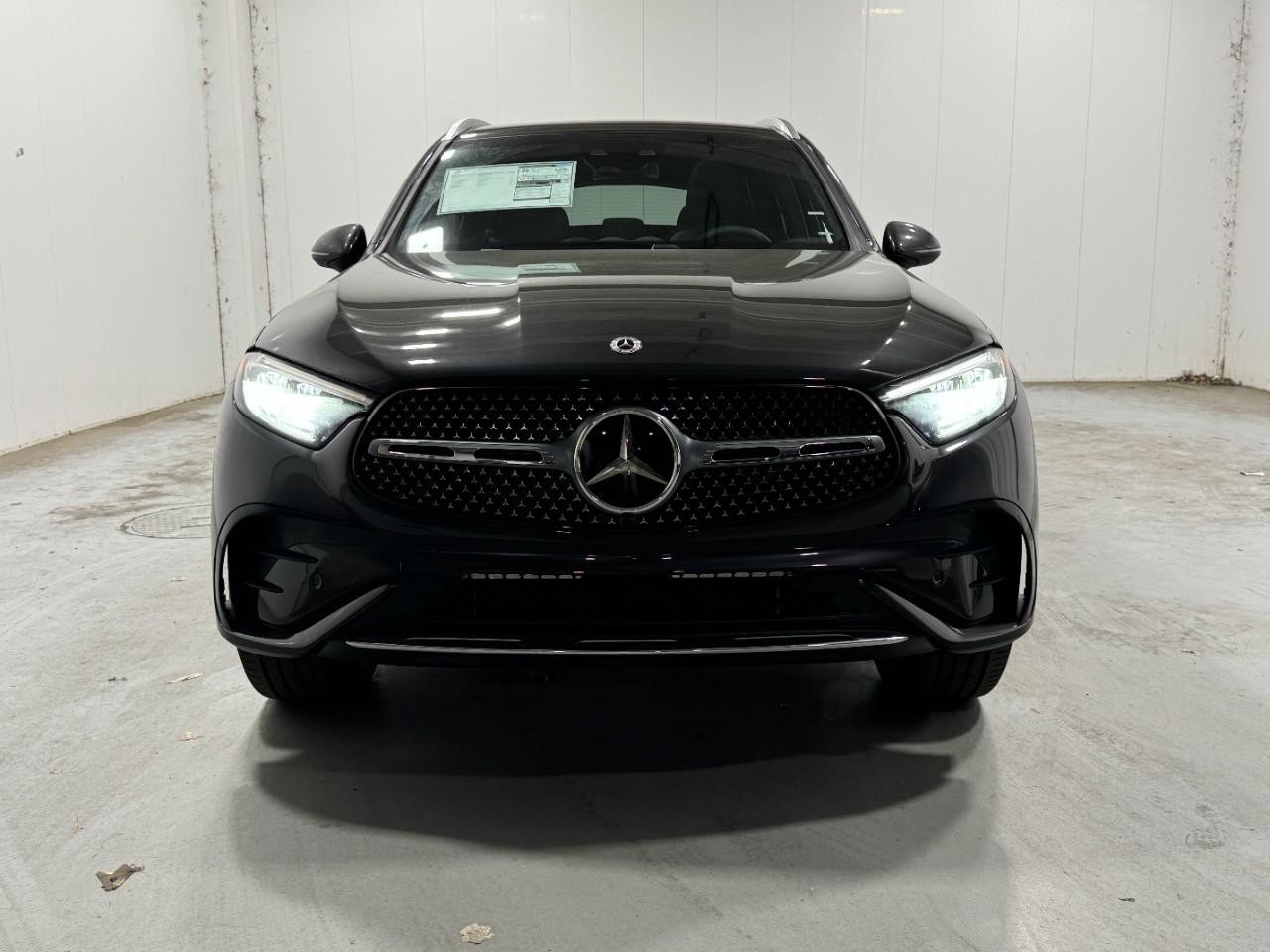 Mercedes-Benz GLC Vehicle Full-screen Gallery Image 7