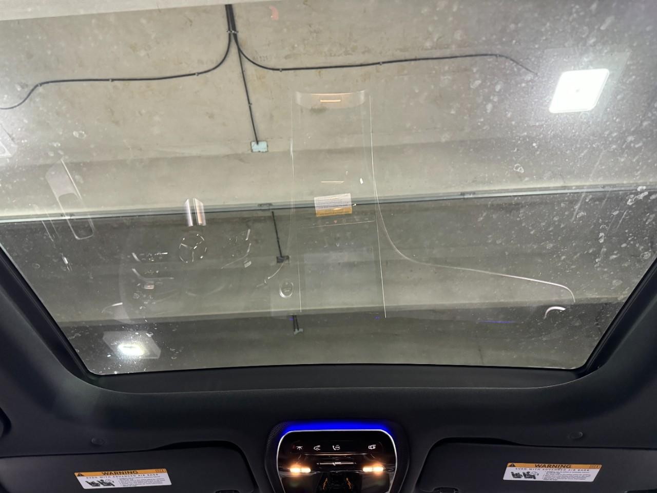 Mercedes-Benz GLC Vehicle Full-screen Gallery Image 11