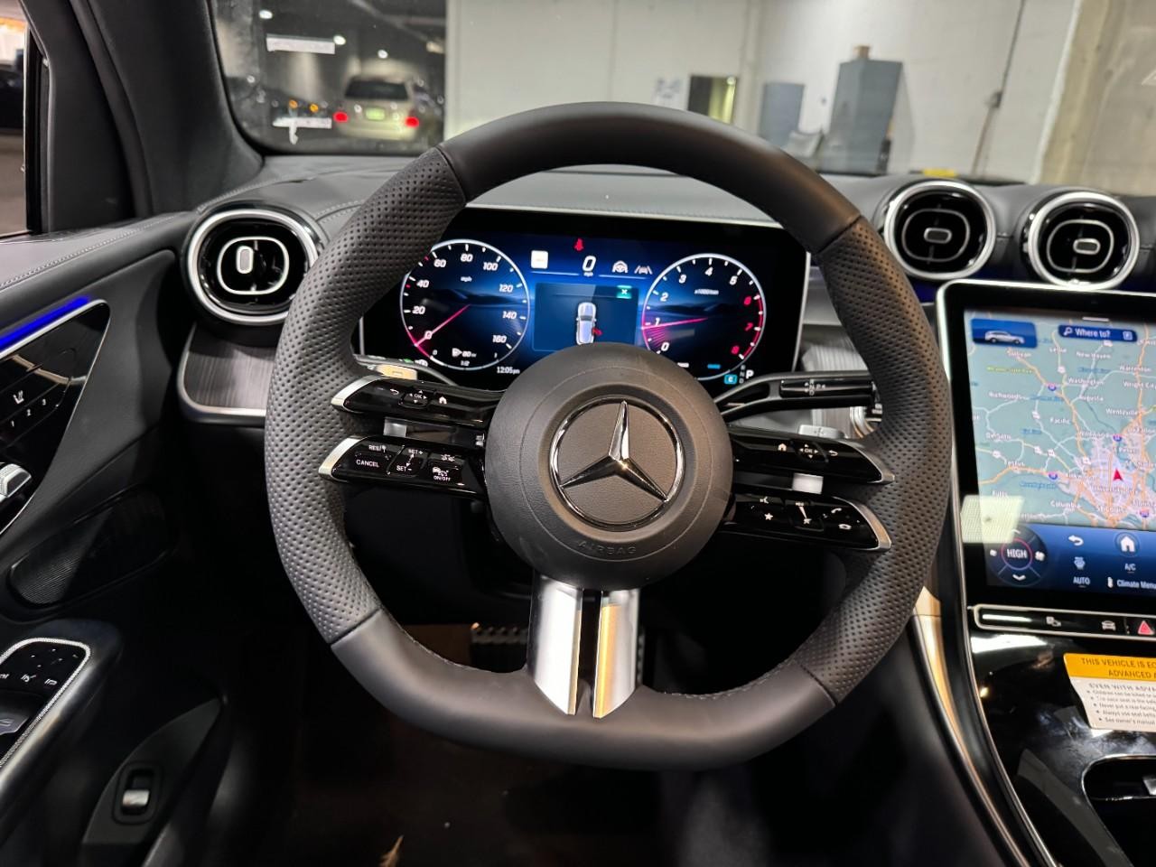 Mercedes-Benz GLC Vehicle Full-screen Gallery Image 13