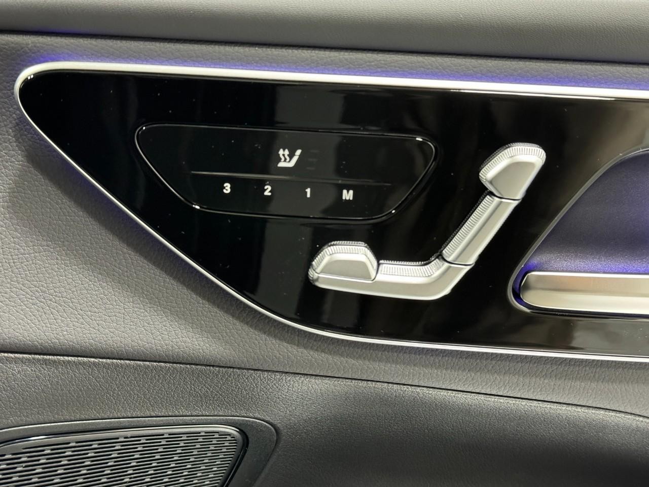 Mercedes-Benz GLC Vehicle Full-screen Gallery Image 19