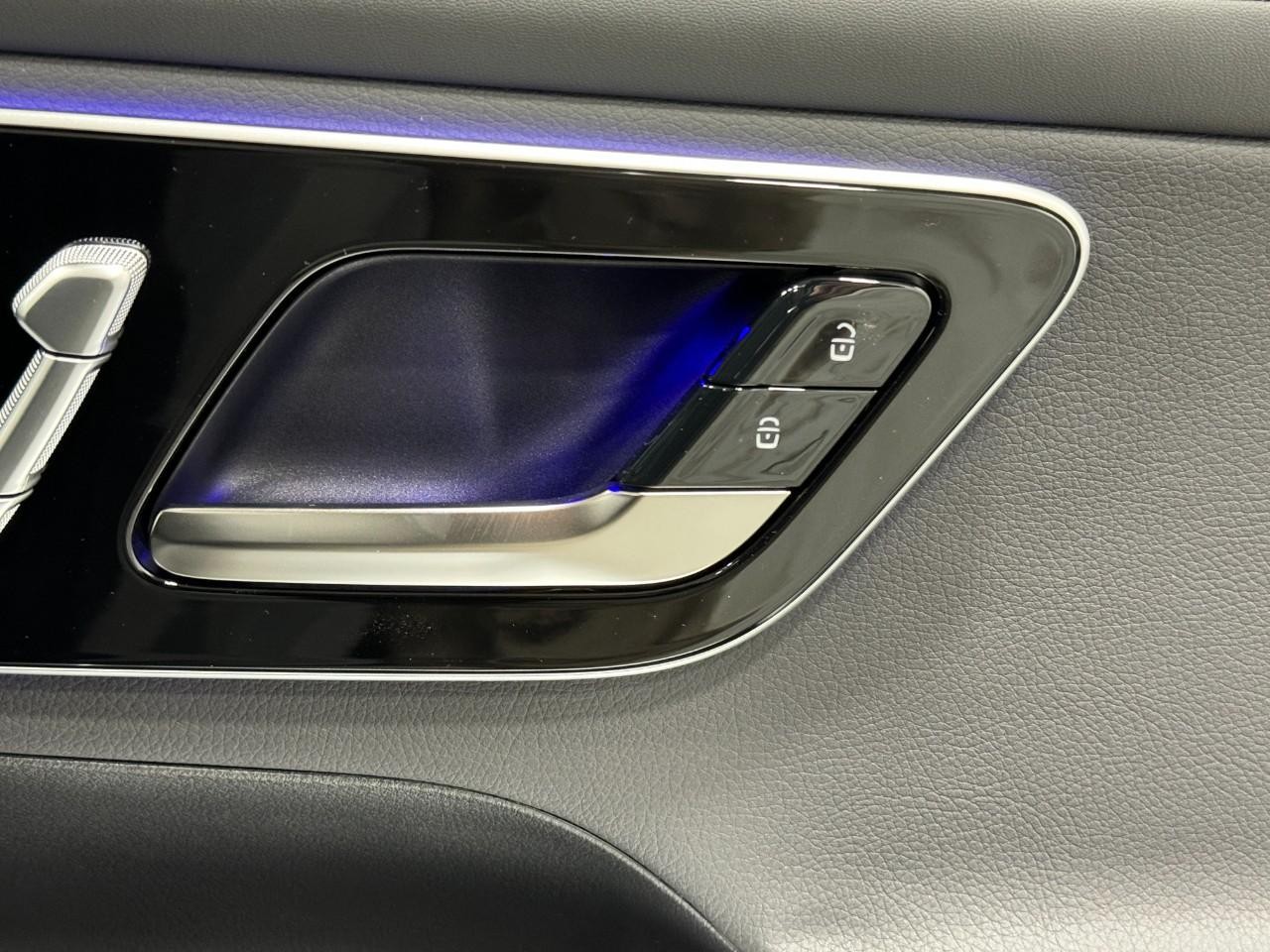 Mercedes-Benz GLC Vehicle Full-screen Gallery Image 20