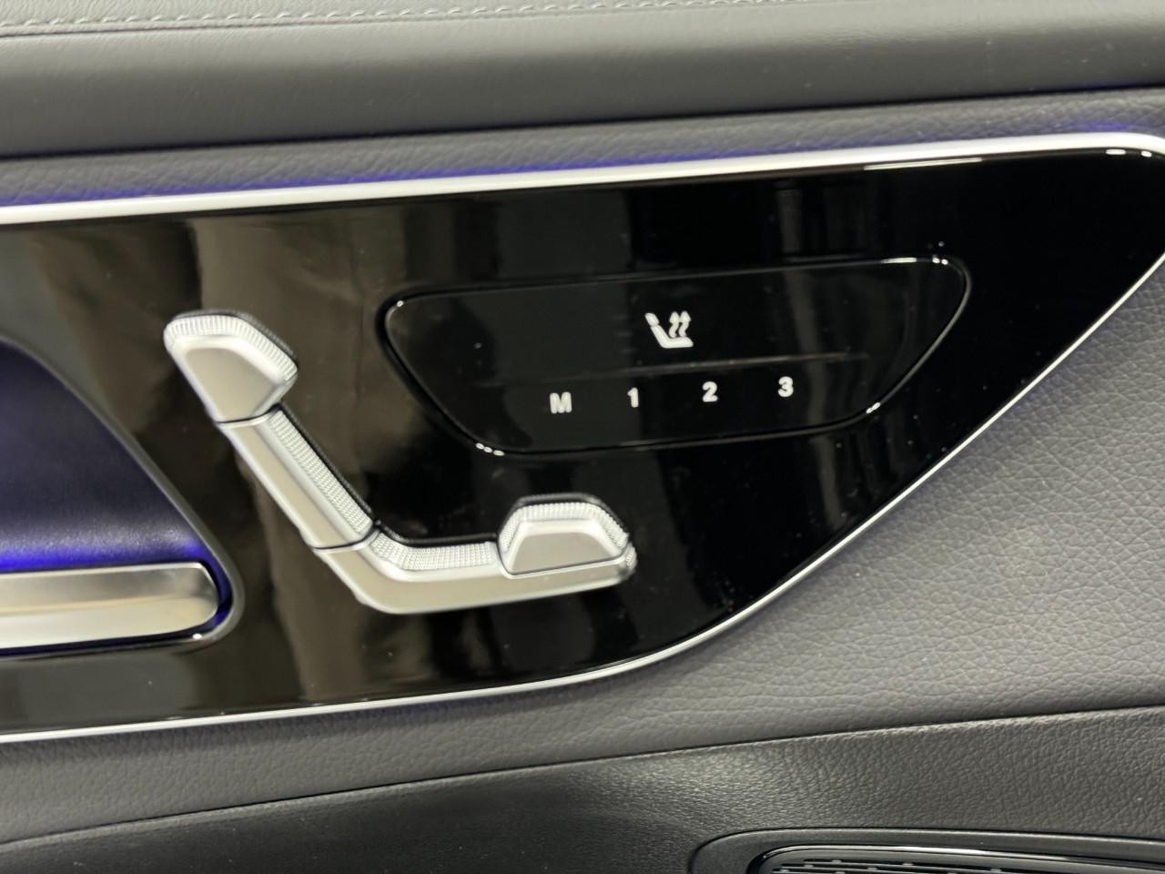 Mercedes-Benz GLC Vehicle Full-screen Gallery Image 22