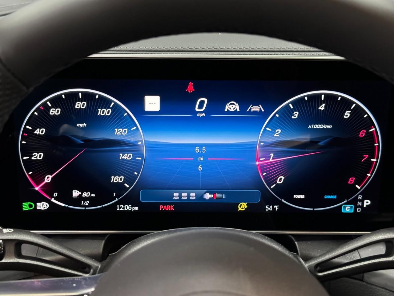 Mercedes-Benz GLC Vehicle Full-screen Gallery Image 32