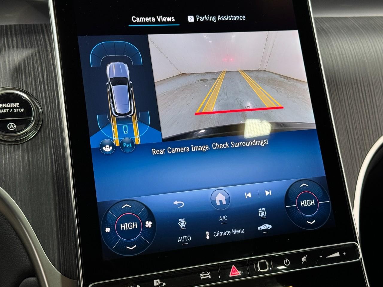 Mercedes-Benz GLC Vehicle Full-screen Gallery Image 34