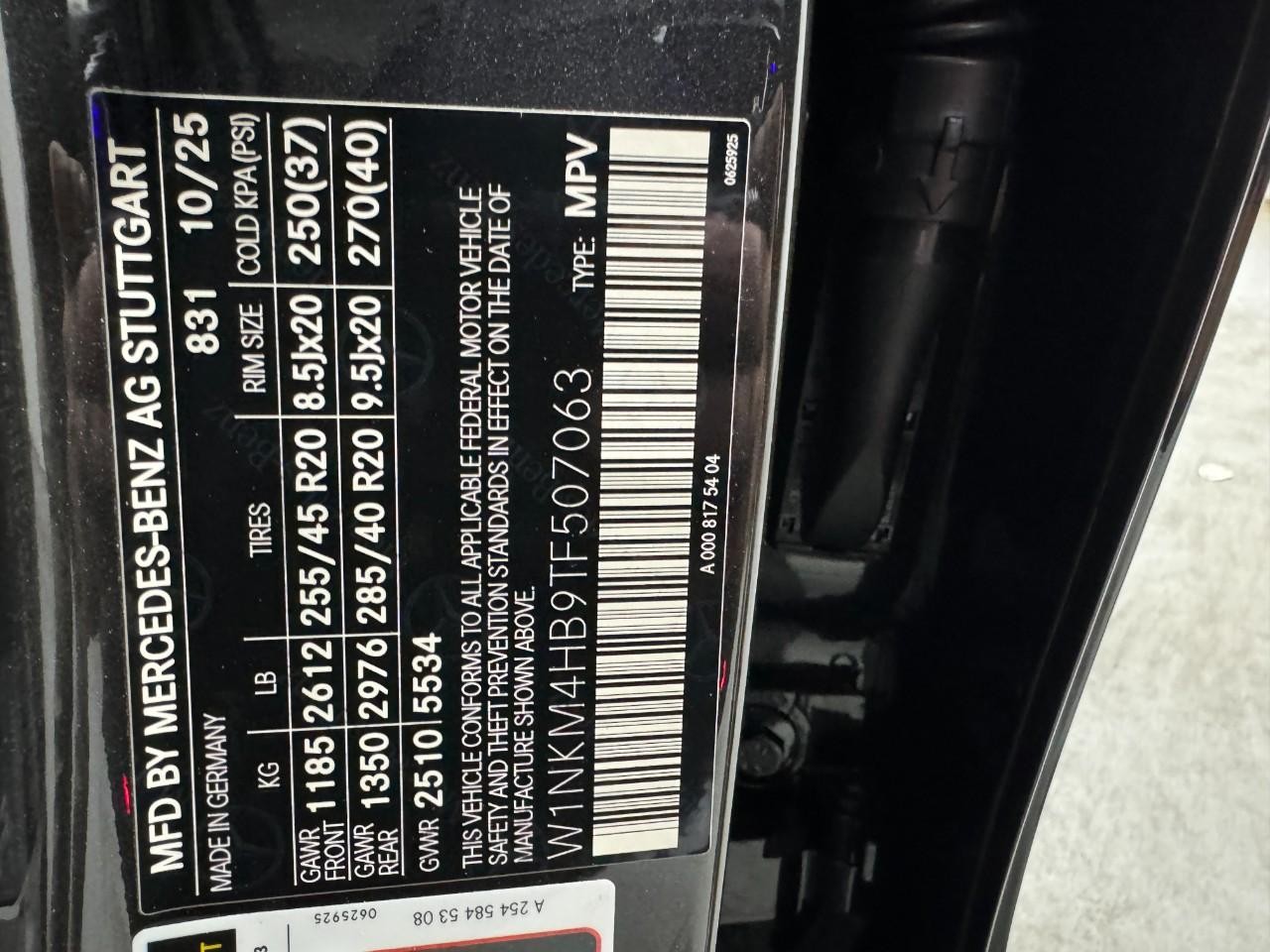 Mercedes-Benz GLC Vehicle Full-screen Gallery Image 35