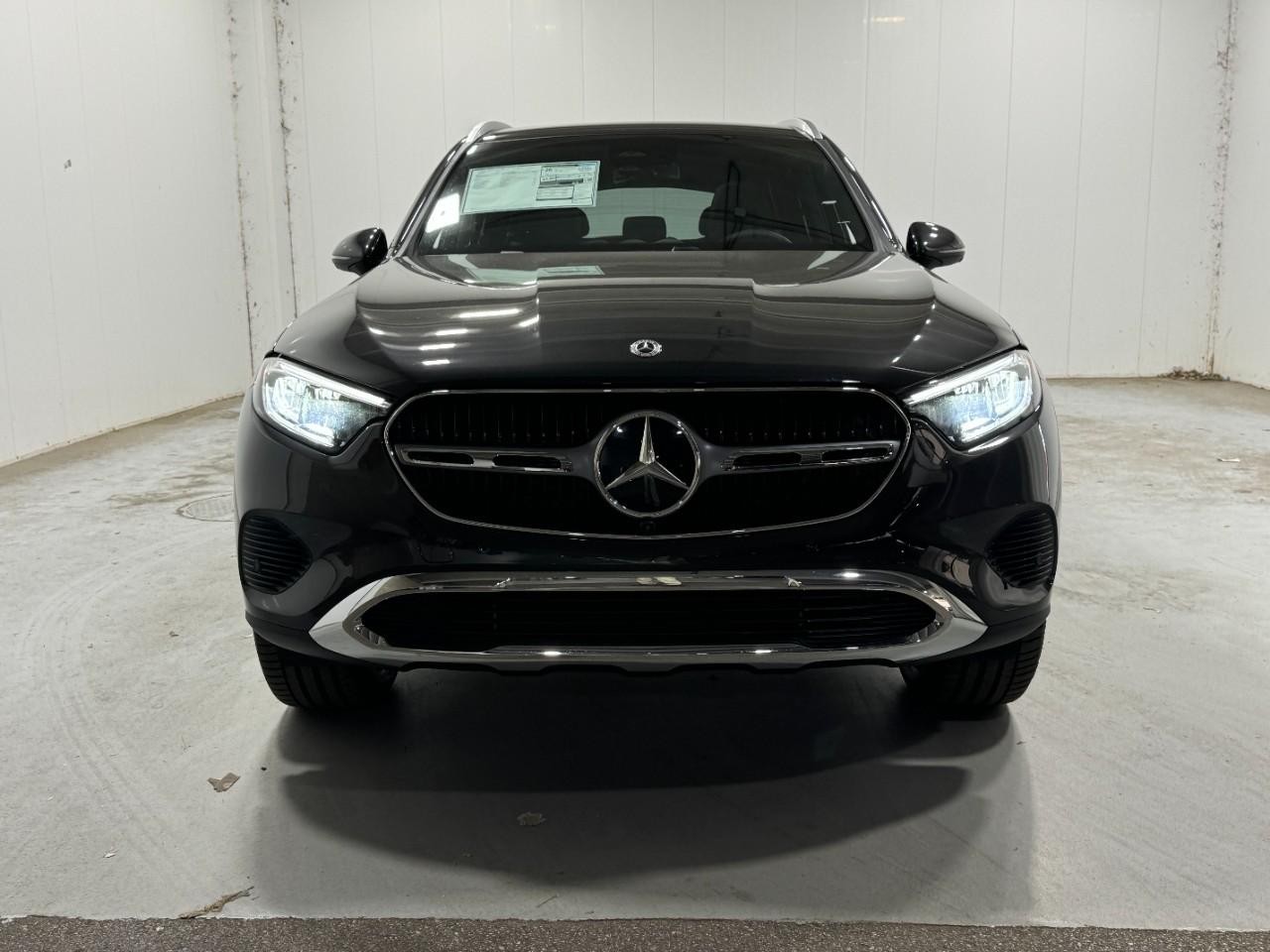 Mercedes-Benz GLC Vehicle Full-screen Gallery Image 7