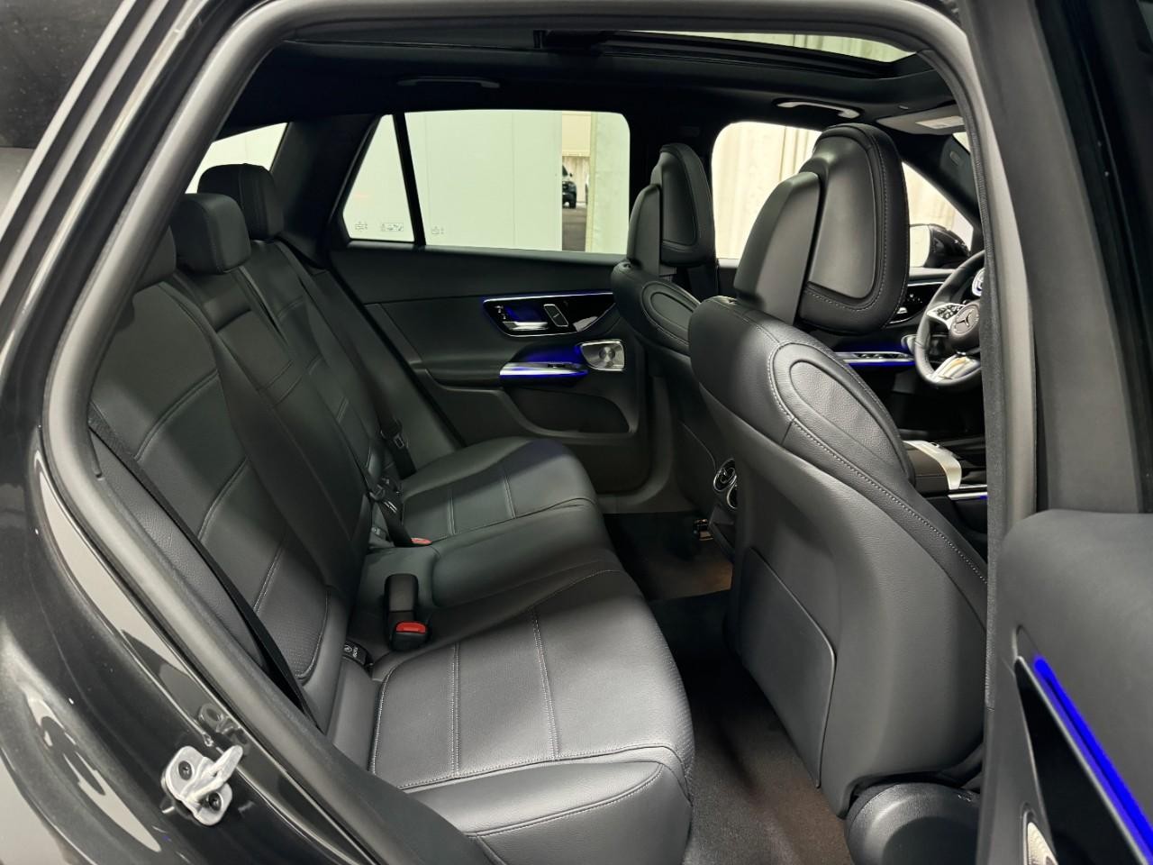 Mercedes-Benz GLC Vehicle Full-screen Gallery Image 10