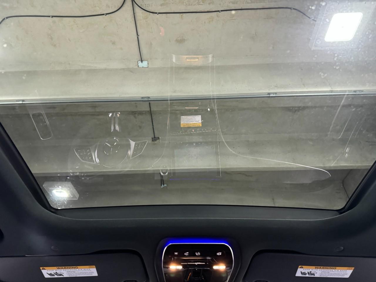 Mercedes-Benz GLC Vehicle Full-screen Gallery Image 11